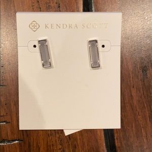 Kendra Scott lady earrings silver/silver